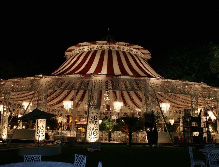 Toldo tipo tenda de circo